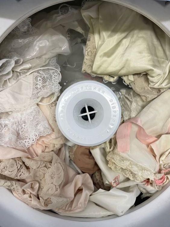 100% cotton clothes and other clothes in the wash
